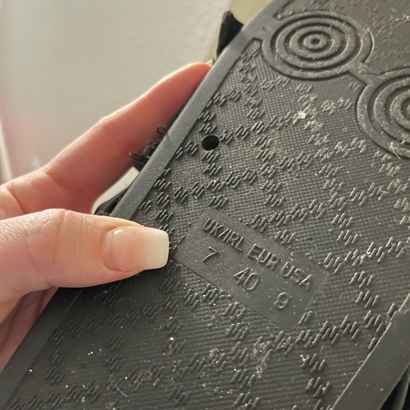 Black Ruffle Slides Sandals Flats - Picture 3 of 3